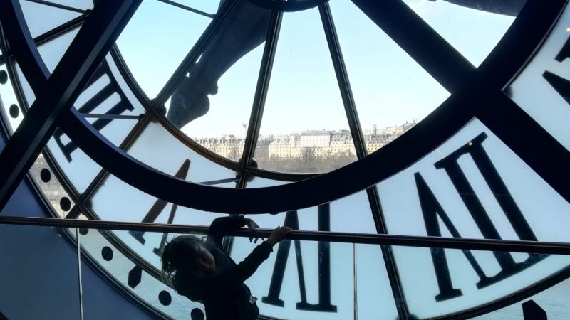 Paris Private Tour - The famous Clock window 