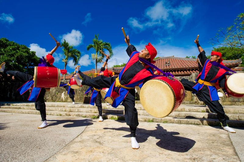 Okinawa Main Island Private Tour - EISA dance show
Okinawan traditional drum performance with dancing