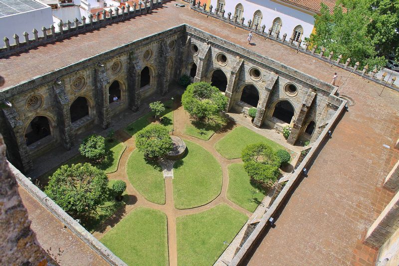 Evora Private Tour - null