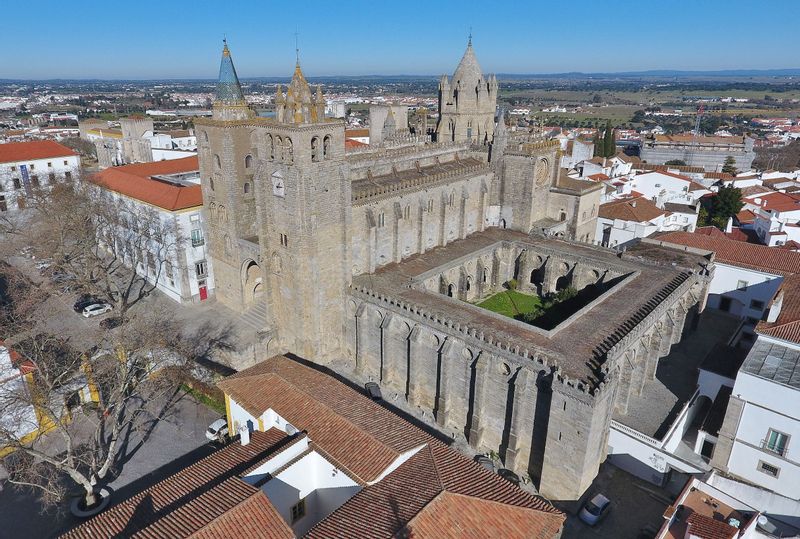 Evora Private Tour - null