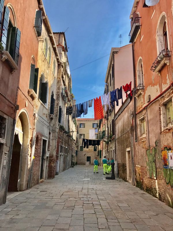 Venice Private Tour - Venice Off The Beaten Track tour with Lucia Bondetti, tour guide and art historian
