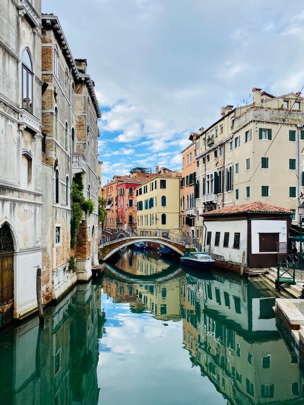 Venice Private Tour - Venice Off The Beaten Track tour with Lucia Bondetti, tour guide and art historian
