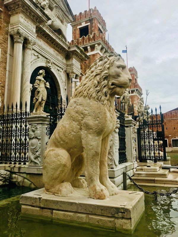 Venice Private Tour - Venice Off The Beaten Track tour with Lucia Bondetti, tour guide and art historian
