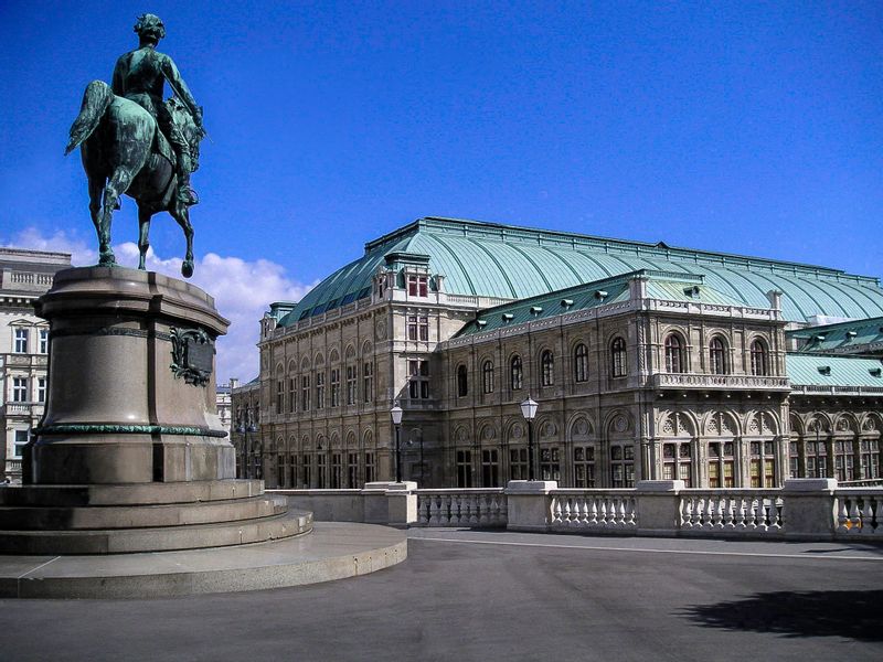 Vienna Private Tour - State opera and Albertina ramp