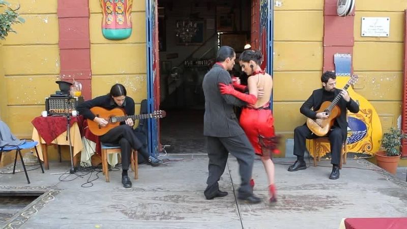 Buenos Aires Private Tour - Street performers. Tango singers and dancers in La Boca