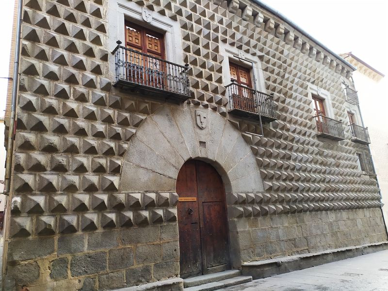 Segovia Private Tour - Casa de los picos