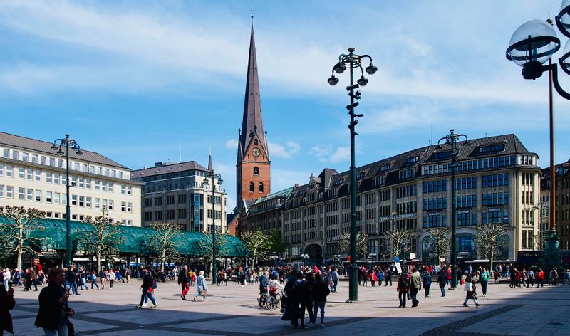 Hamburg Private Tour - Tour with Jutta City hall - our meeting point