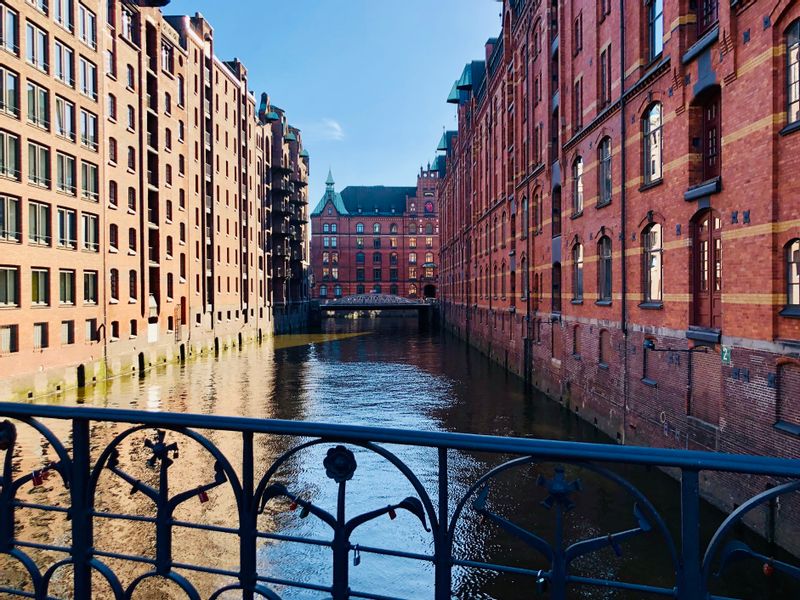 Hamburg Private Tour - Tour with Jutta the canals