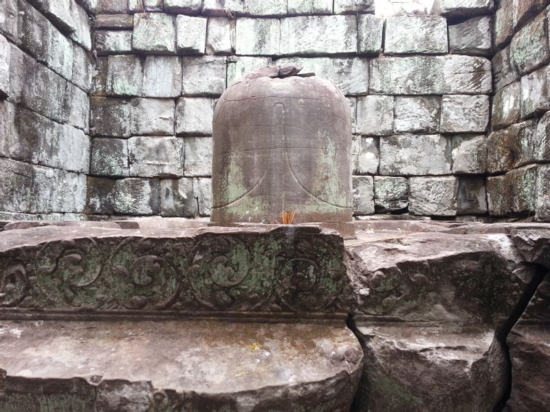 Preah Vihear Private Tour - Huge Linga Temple