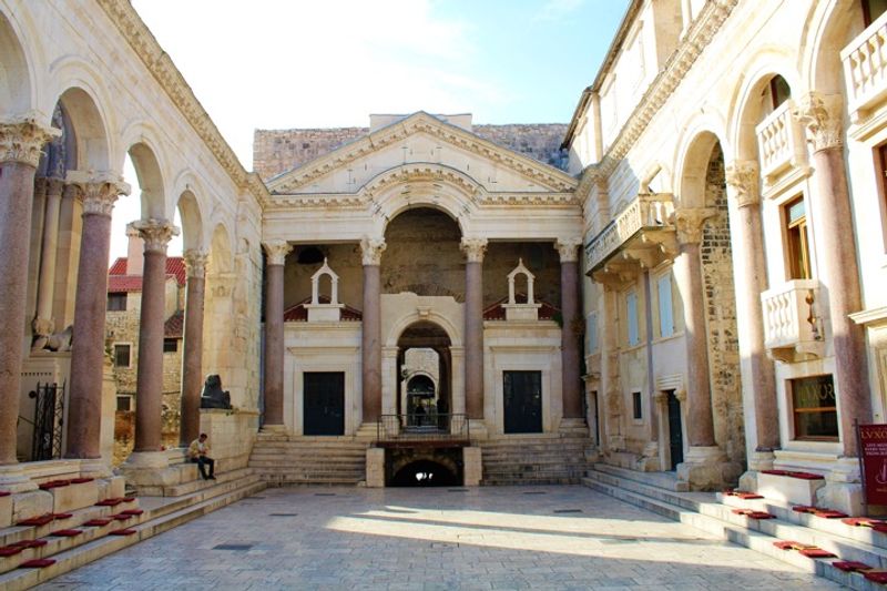 Split Private Tour - The Peristyle of the Diocletian's Palace