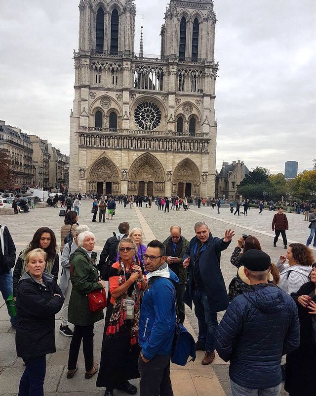 Paris Private Tour - Visit the magnificent Parisian cathedral Notre-Dame, a jewel of Gothic architecture. 