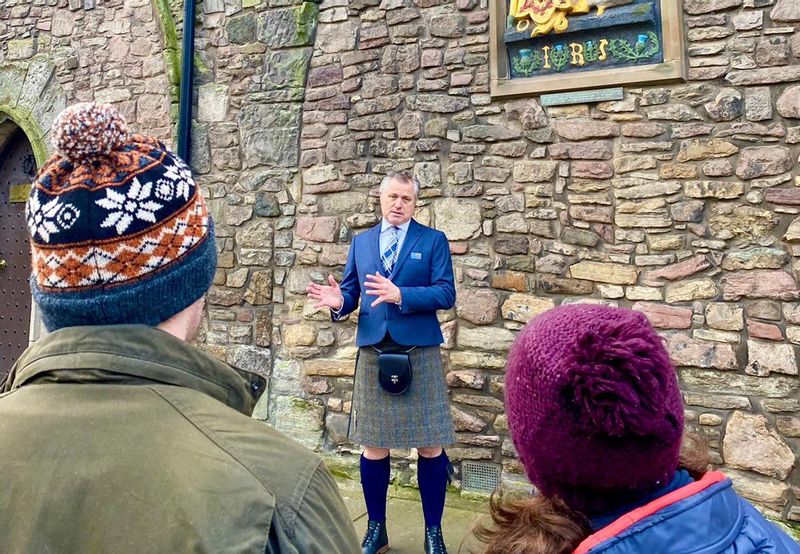 Edinburgh Private Tour - Explaining what the Unicorn means to Scotland!