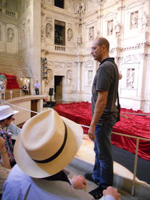 Vicenza Private Tour - Me in my other house, the theatre.