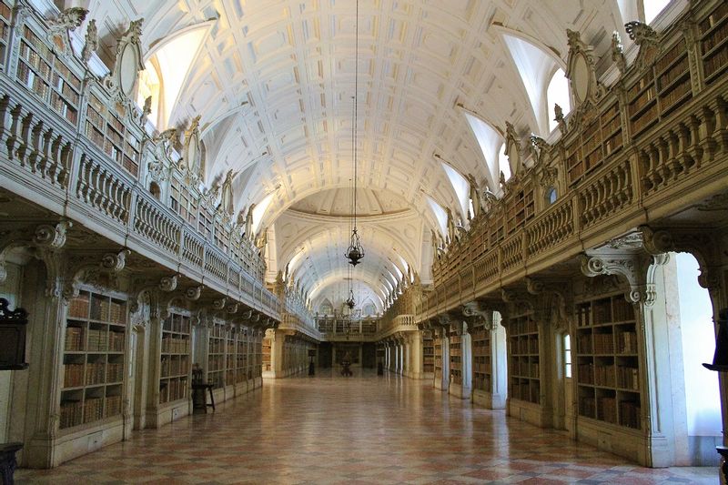 Lisbon Private Tour - Mafra Library 