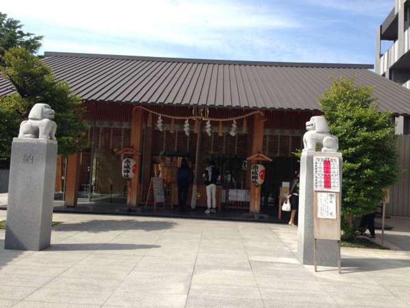 Tokyo Private Tour - Modern  Akagi Shrine
