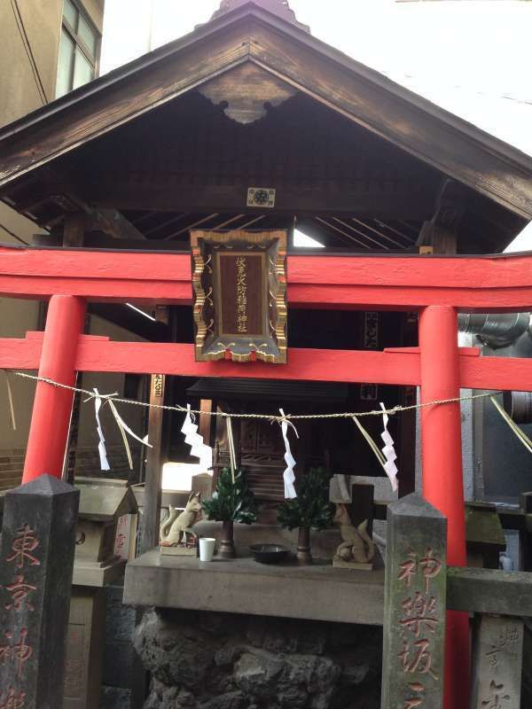 Tokyo Private Tour - Just a small Inari- shrine in the town