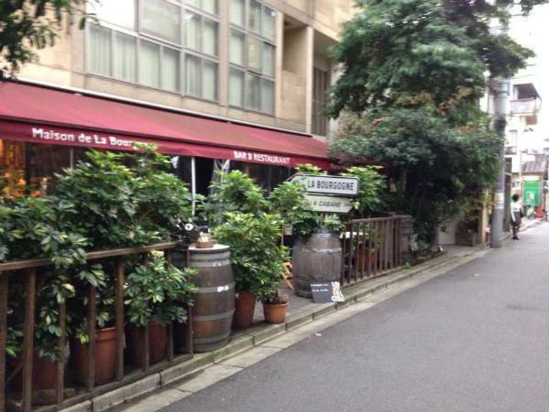 Tokyo Private Tour - French resuturant in Kagurazaka. The town has various kinds of  fantastic resutrants , including Michelin star restaurants