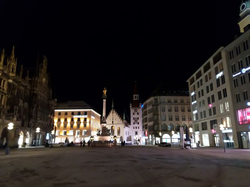Munich Private Tour - view to Mary's Square