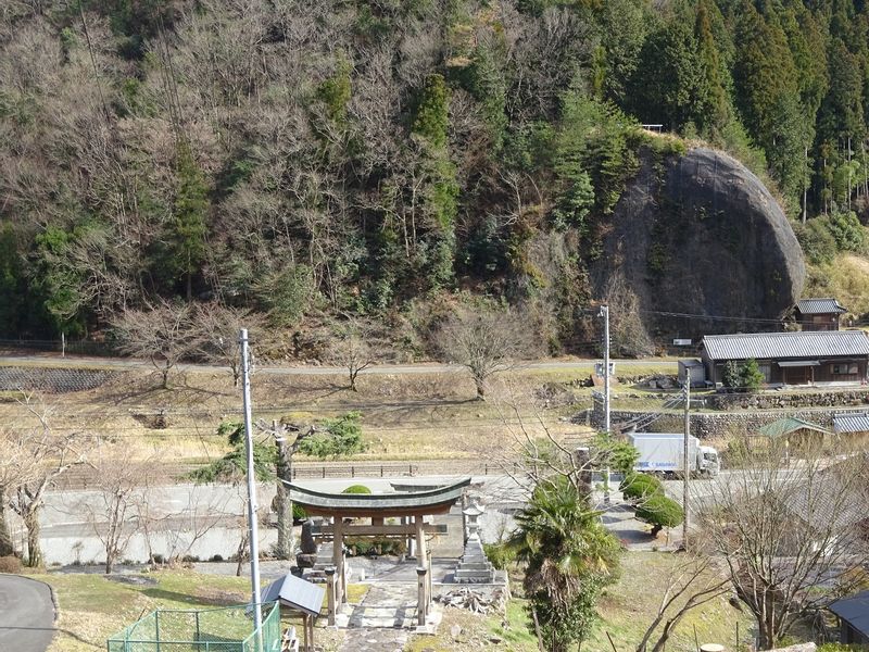 Himeji Private Tour - Sacred Giant Rock and Shrine, Cycling along Ochi River, 