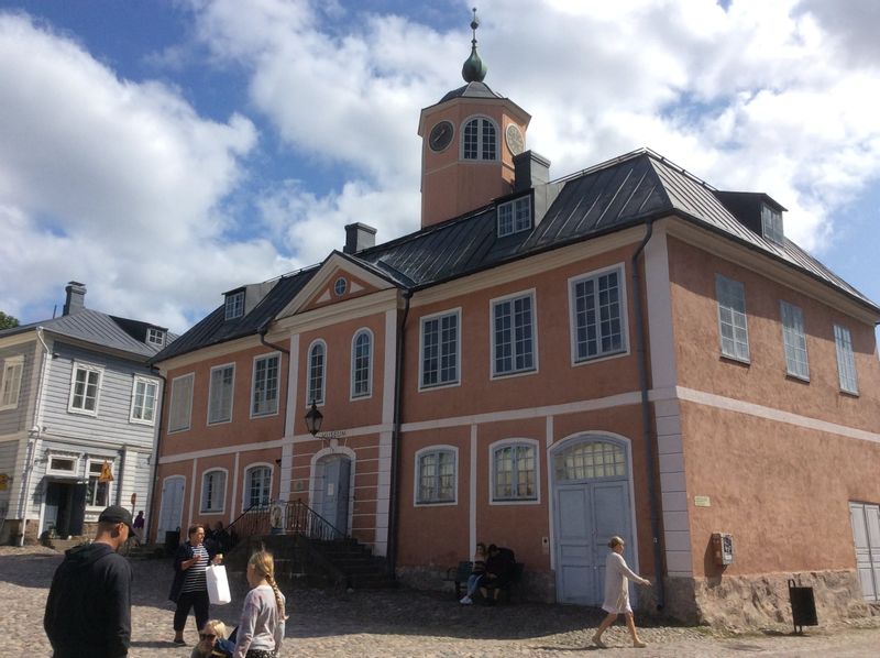Helsinki Private Tour - Old courthouse in Porvoo