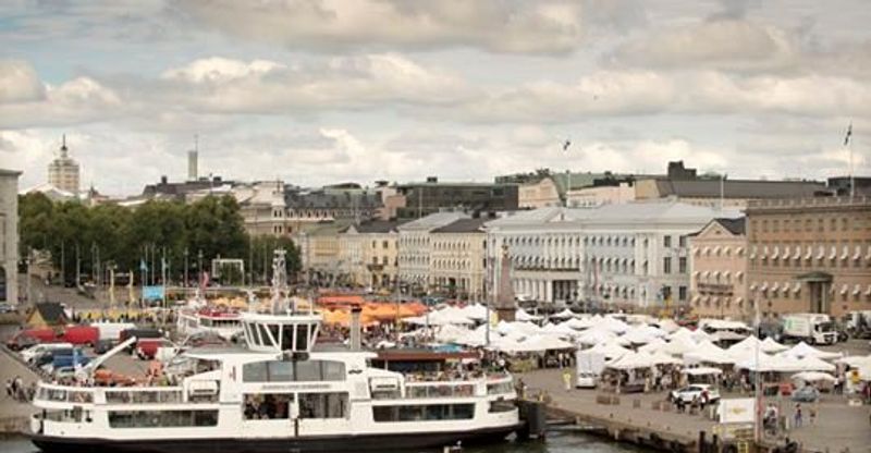 Helsinki Private Tour - Commuter ferry from the Market Square to Suomenlinna fortress