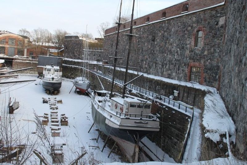 Helsinki Private Tour - Suomenlinna dry dock