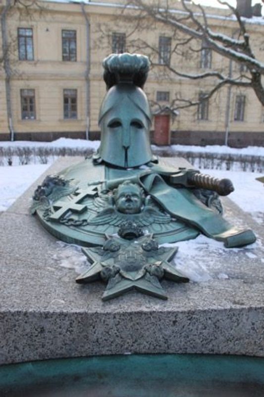Helsinki Private Tour - Tomb of the fortress founder Augustin Ehrensvärd