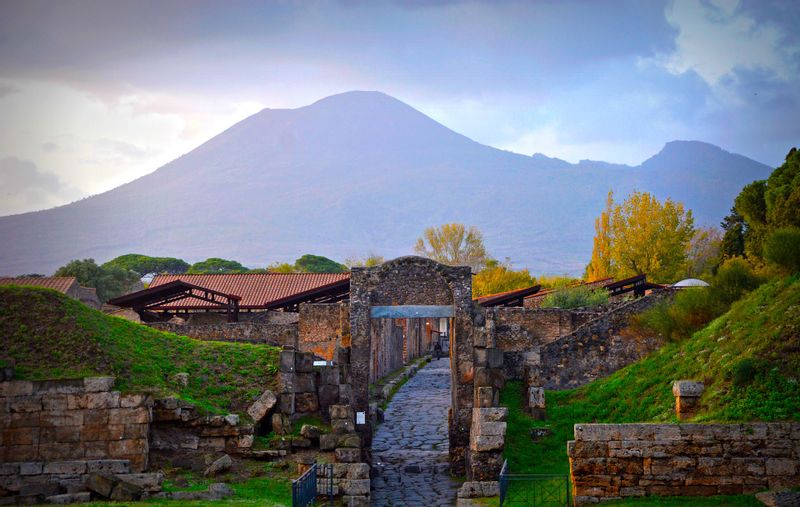 Pompeii Private Tour - View the famous Mount Vesuvius from the city