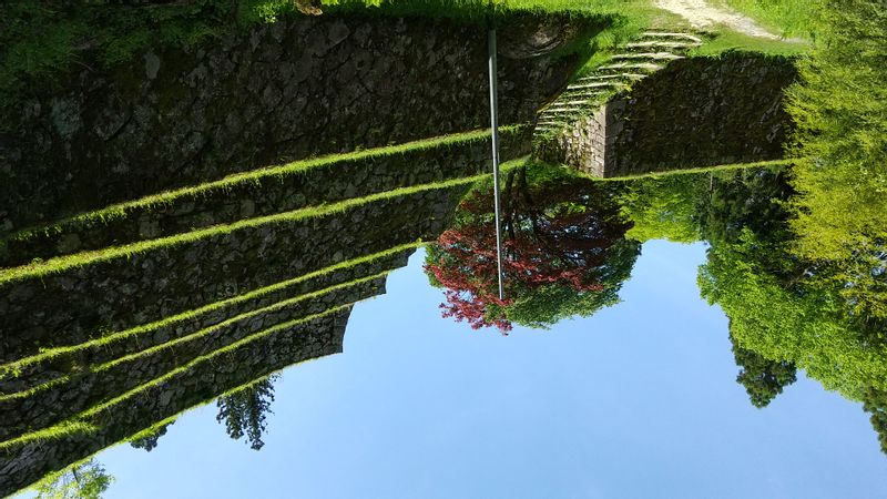 Gifu Private Tour - very rare multiple tiers stone wall