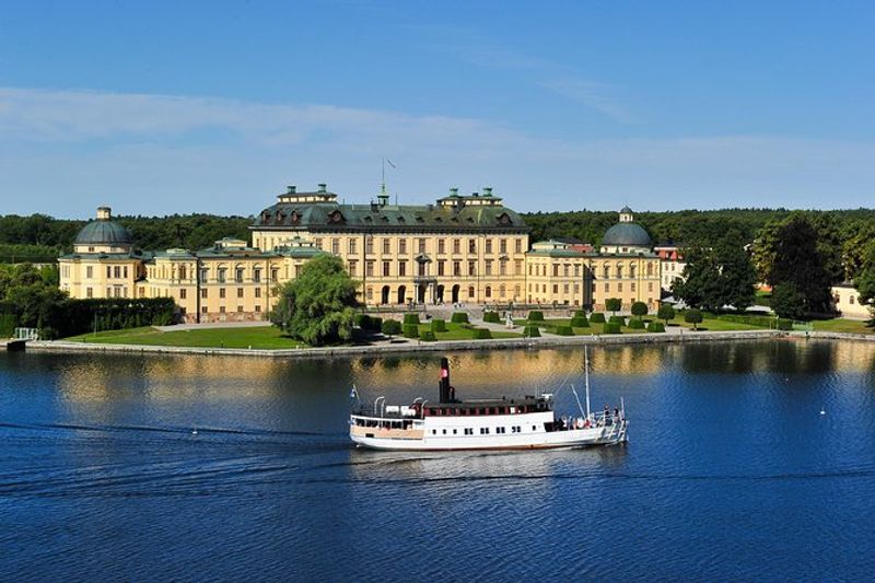 Stockholm Private Tour - Drottningholm  By the Lake Malaren