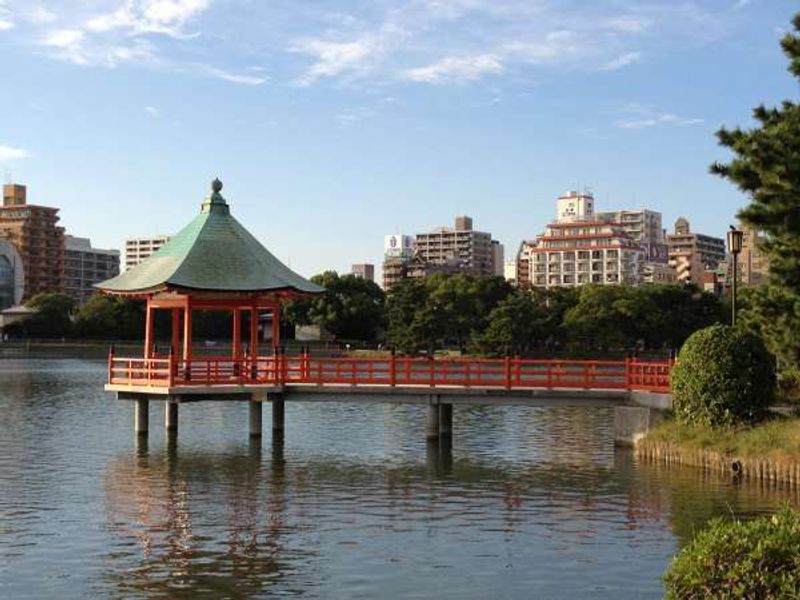 Fukuoka Private Tour - Ohori Park, a mecca of leisure activities for local citizens such as  jogging, walking and cycling.