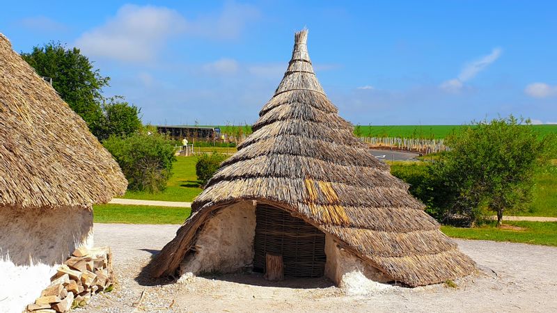 Southampton Private Tour - Example of a dwelling used by the builders of Stonehenge. 