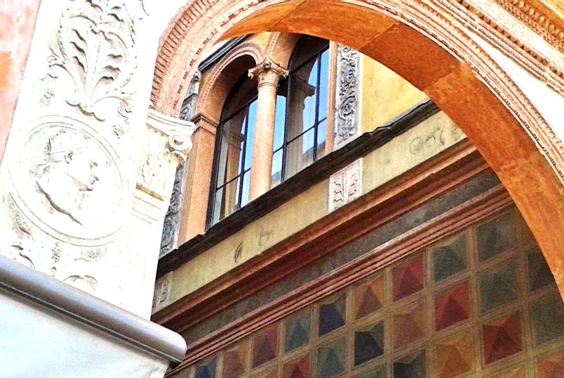 Verona Private Tour - Frescoed walls