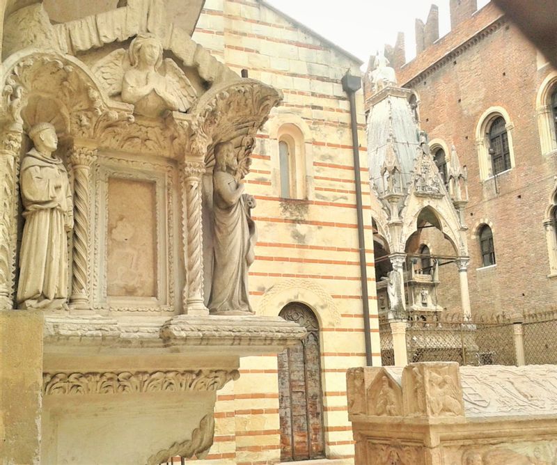 Verona Private Tour - Arca Bartolomeo (Bartholomew's Tomb)