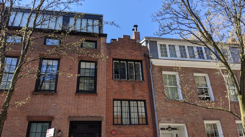 New York Private Tour - 75½ Bedford Street - the narrowest house in Manhattan (G3)