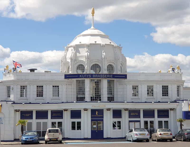 Southampton Private Tour - The Royal Pier Gatehouse. 