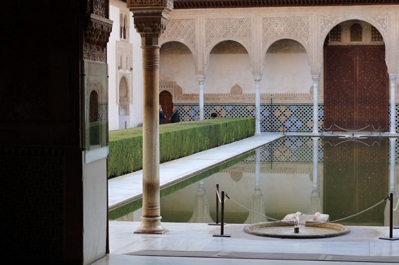 Granada Private Tour - View of the Mirtles courtyard in the palace of Comares ©Cristina Espinosa