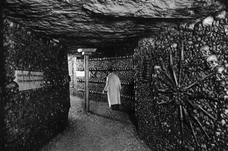 Paris Private Tour - A 1931 photo of the catacombs museum