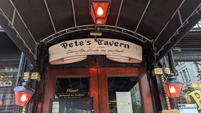 New York Private Tour - Pete's Tavern entrance