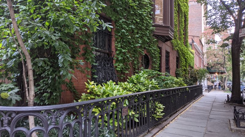 New York Private Tour - A tranquil street in Gramercy