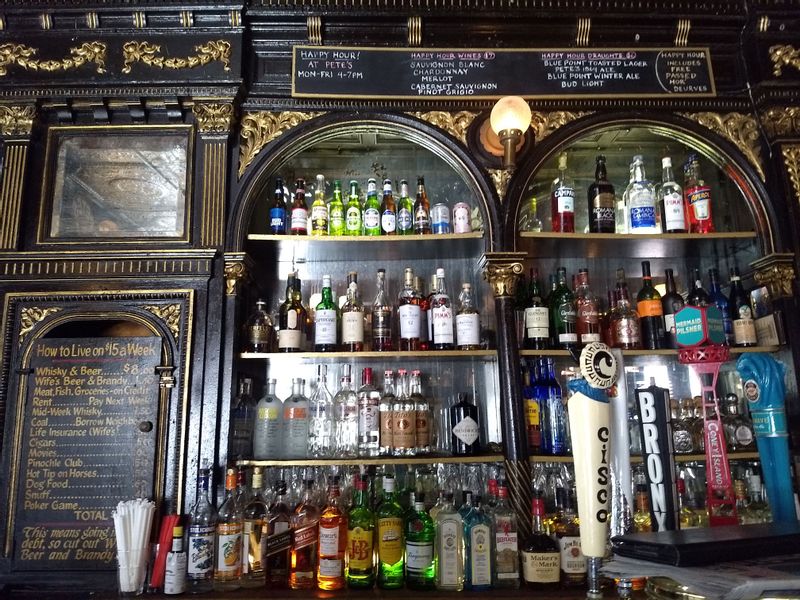 New York Private Tour - Pete's Tavern bar