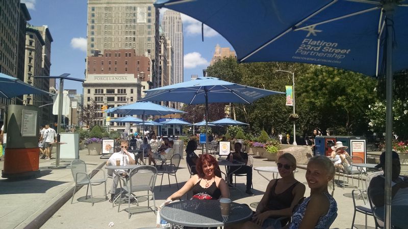New York Private Tour - People enjoying the day in front of the Flatiron