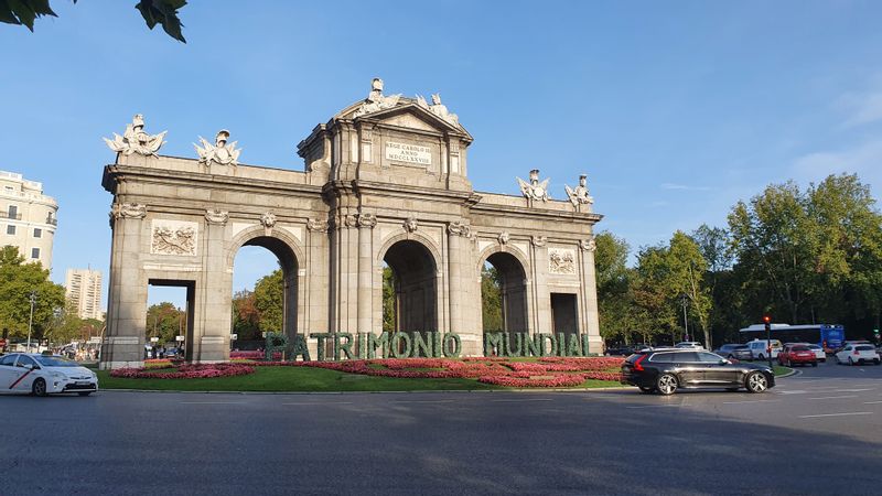 Madrid Private Tour - Puerta de Alcala