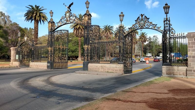 Mendoza Private Tour - Gates 