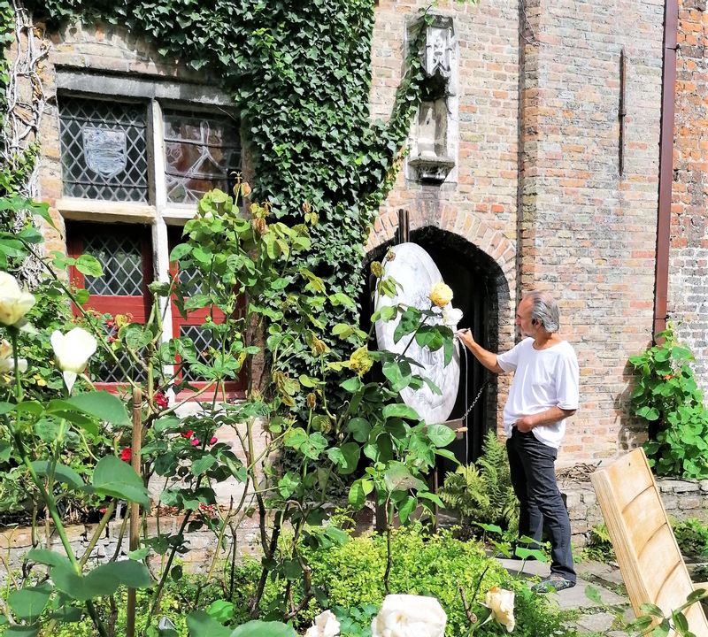 Bruges Private Tour - An artist in his studio