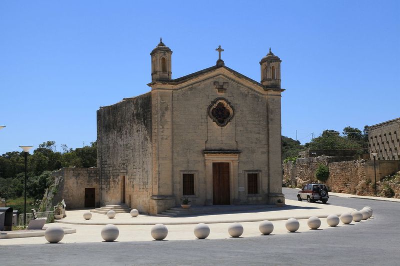 Malta Private Tour - The chapel dedicated to St. Matthew and the sink hole is an area which in Maltese is called 'San Mattew tal-Maqluba' and in English is 'St. Matthew of the Sink Hole' and is very well known around Malta and Gozo. By the side of the large chapel there is the original one which goes back to 14/15 century. It is one of the oldest chapels still standing on our islands.   