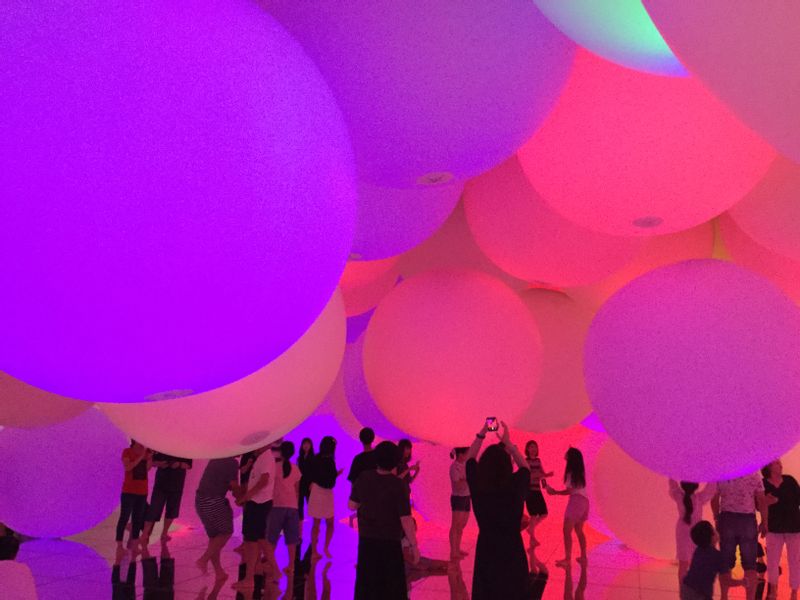 Tokyo Private Tour - M3. TeamLab Planets: Baloon room