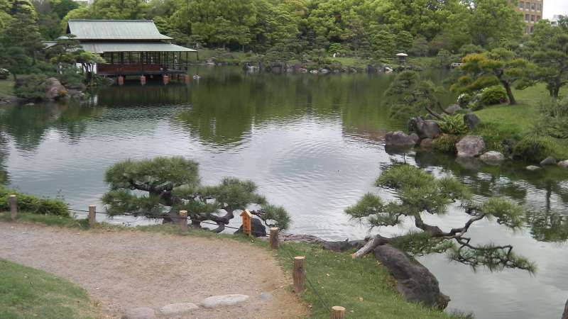 Tokyo Private Tour - G5.　Kiyosumi Garden (The pond and many precious shaped natural stones)