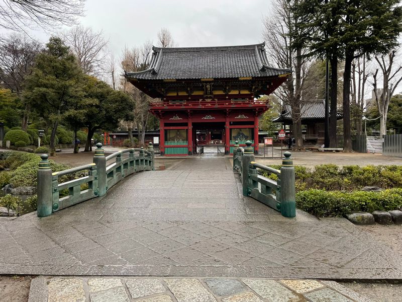 Tokyo Private Tour - T9. Nezu Shrine (Shin-kyu Bridge and Ro-mon Gate)