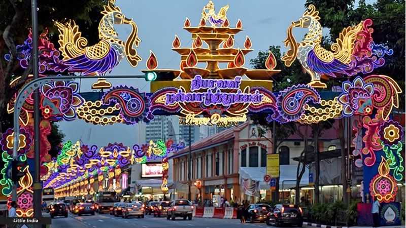 Singapore Private Tour - Street scene of Little India
